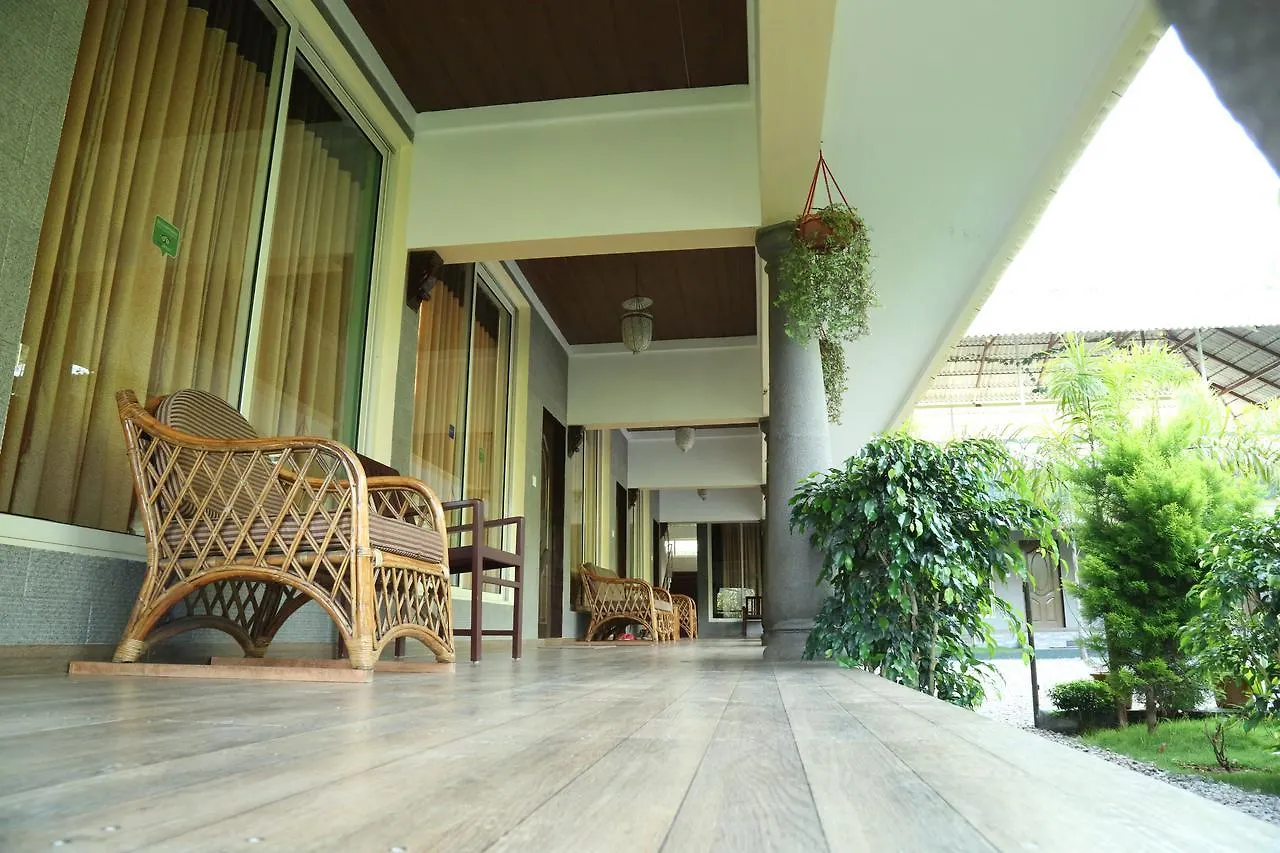 Отель Tranquil Valley Resort Муннар